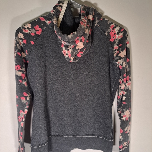 Aeropostle XS zip up hoodie grey with floral arms and hood - Picture 8 of 9